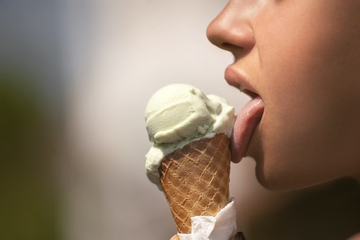 ice-cream-2588541__340.jpg