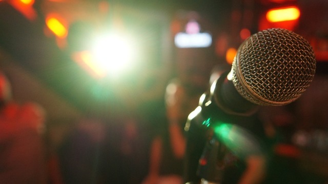 microphone-3989879_960_720.jpg