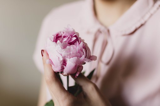 woman-2608849__340.jpg